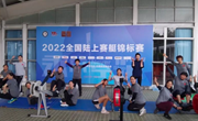 会长与各地比赛运动员展开角逐，宣扬赛艇运动，弘扬体育拼搏精神